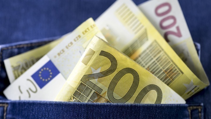 Άνοιξε ο δρόμος για την αναδρομική διεκδίκηση του 13ου και 14ου μισθού στους εργαζόμενους στα νομικά πρόσωπα