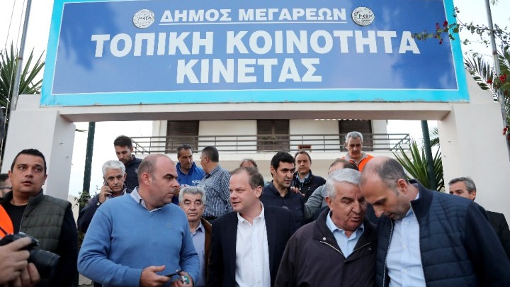 Αυτοψία του Κ. Καραμανλή στην Κινέτα. Ζημιές σε 300 και πλέον σπίτια