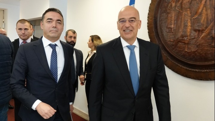 Βόρεια Μακεδονία: Την υποστήριξη της Ελλάδας στην ευρ. προοπτική των Δ. Βαλκανίων, υπογράμμισε ο Ν. Δένδιας από τα Σκόπια