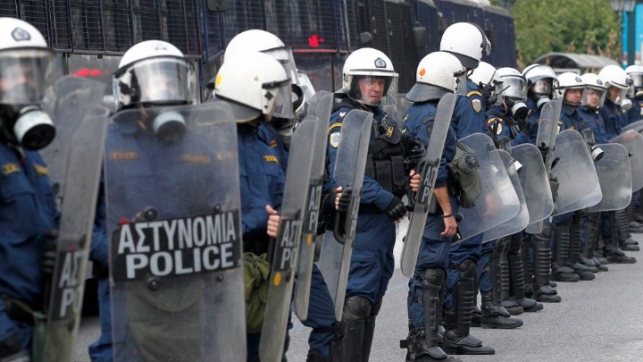 Δέκα οκτώ προσαγωγές και μία σύλληψη μετά τις πορείες