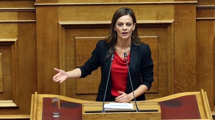 Έ. Αχτσιόγλου: Αν οι προτάσεις μας για το Σύνταγμα γίνουν δεκτές, καμία κυβέρνηση δεν θα μπορεί να θίξει βασικά δικαιώματα των πολιτών