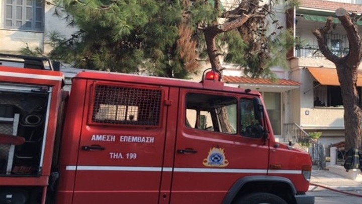 Φωτιά σε ισόγειο διαμέρισμα στην περιοχή του Βαρδάρη