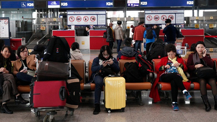 Η Air Guilin απαγόρευσε σε πιλότο της να πετά αεροσκάφη αφού άφησε επιβάτιδα να μπει στο πιλοτήριο
