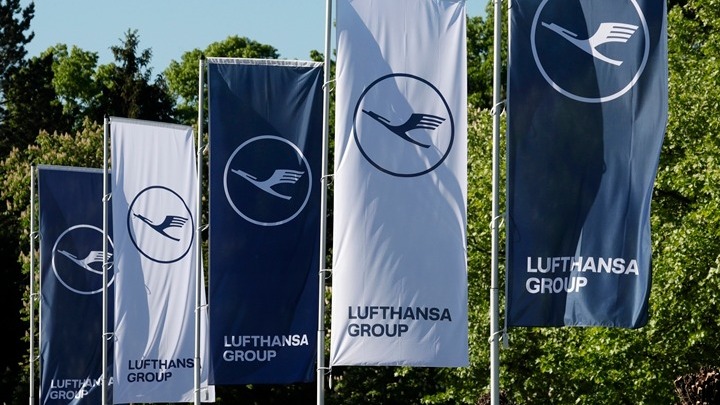 Lufthansa: Υποχρεωτική η μάσκα σε όλες τις πτήσεις από 4/5