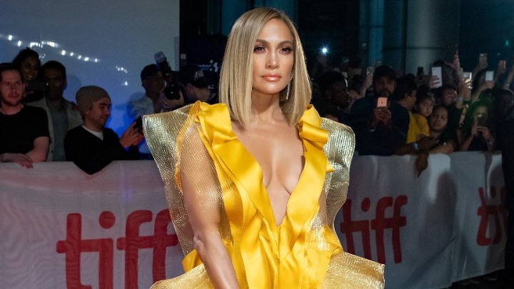 Jennifer Lopez: Απαράμιλλο στιλ και στη βόλτα με το ποδήλατο (pic)