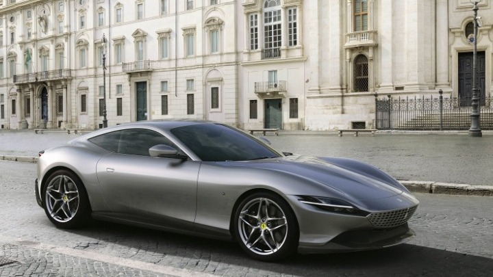Η νέα Ferrari Roma αναβαθμίζει τον διαχρονικό σχεδιασμό