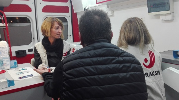 Η “ροζ” πιάτσα της πόλης βρίσκει “καταφύγιο” στην κινητή μονάδα της PRAKSIS