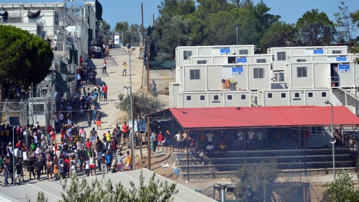 Κλείνει η Μόρια, νέα κλειστά προαναχωρησιακά κέντρα σε Μυτιλήνη, Χίο, Σάμο