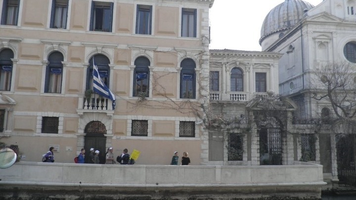 Μικρές ζημιές από την πλημμυρίδα στην Βιβλιοθήκη του Ελληνικού Ινστιτούτου Βυζαντινών και Μεταβυζαντινών Σπουδών της Βενετίας.