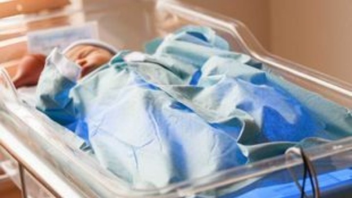 Μητέρες θήλασαν δημοσίως τα μωρά τους στο Δημαρχείο Θεσσαλονίκης
