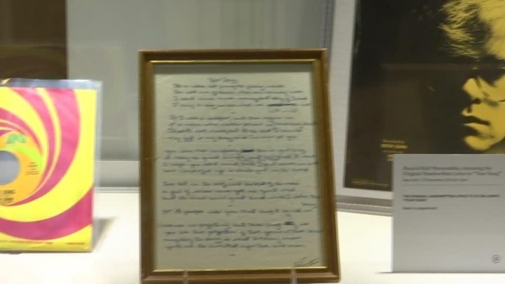 Σε δημοπρασία, χειρόγραφα του Έλτον Τζον με στίχους του