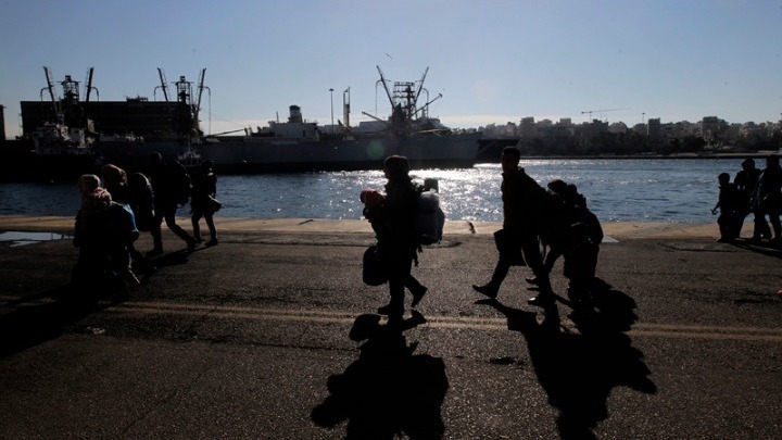 Στο λιμάνι του Πειραιά κατέπλευσαν δύο πλοία με 70 μετανάστες και πρόσφυγες