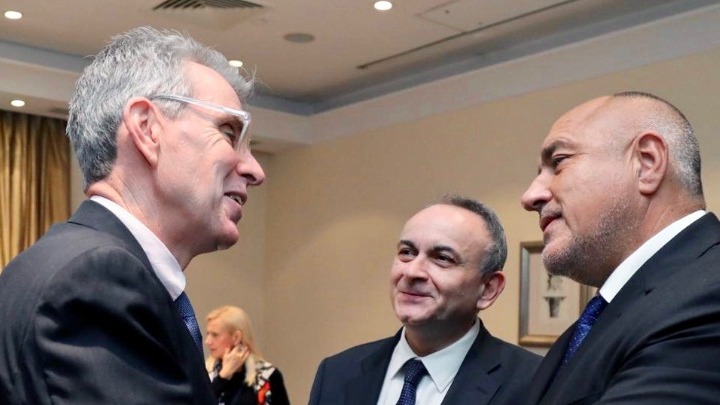 Συγχαρητήρια Τζ. Πάιατ στον Μπ. Μπορίσοφ για την πρόοδο στον IGB