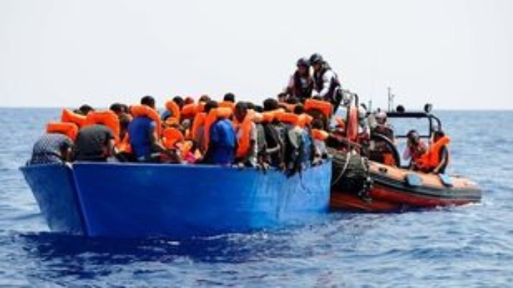 Το λιμενικό διέσωσε 143 μετανάστες στα ανοιχτά της Λαμπεντούζας, όταν το πλοιάριό τους ανατράπηκε. Αγνοούνται 20 άνθρωποι
