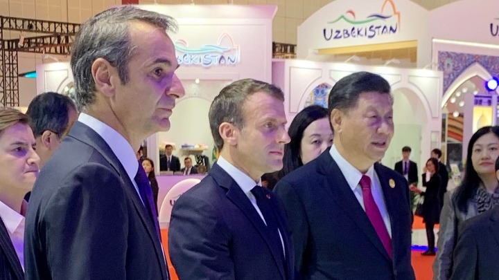 Τον Κινέζο Πρόεδρο ξενάγησε ο Κυρ. Μητσοτάκης στο ελληνικό περίπτερο στη Σαγκάη