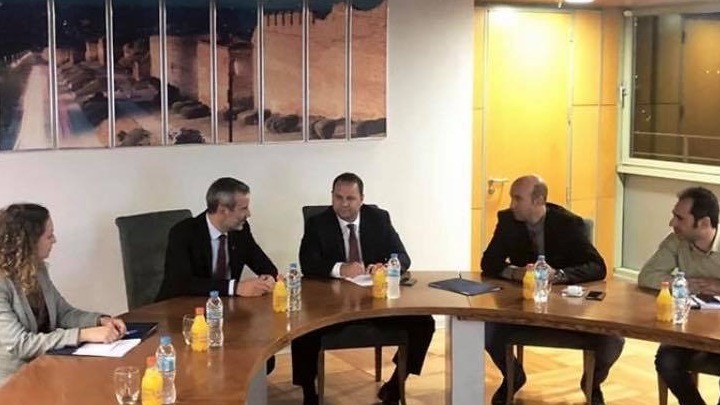 Τρόποι να “χτυπηθεί” το παρεμπόριο στην πηγή αναζητήθηκαν σε σύσκεψη στο δημαρχιακό μέγαρο