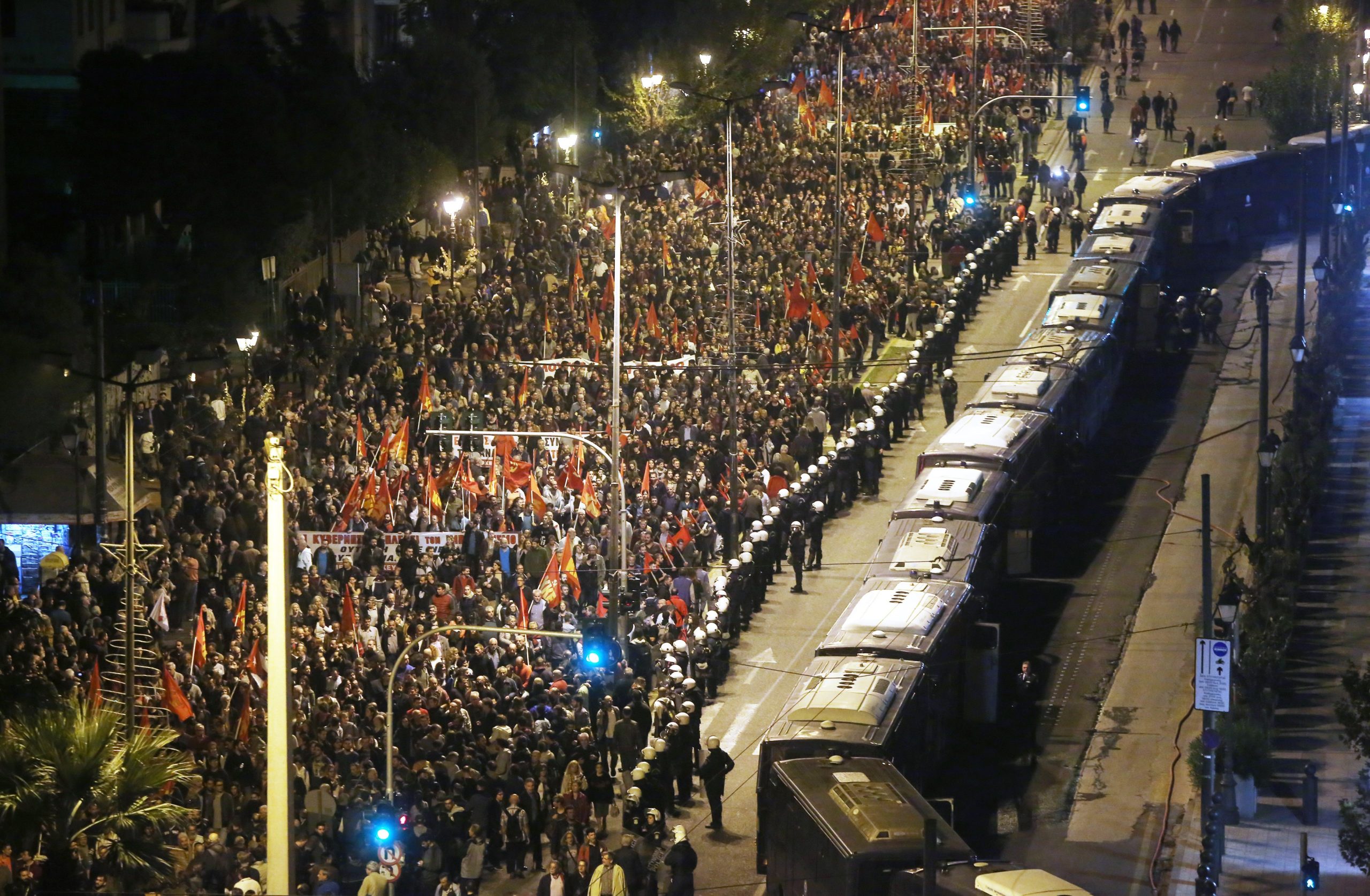 LIVE λεπτό προς λεπτό οι πορείες για το Πολυτεχνείο