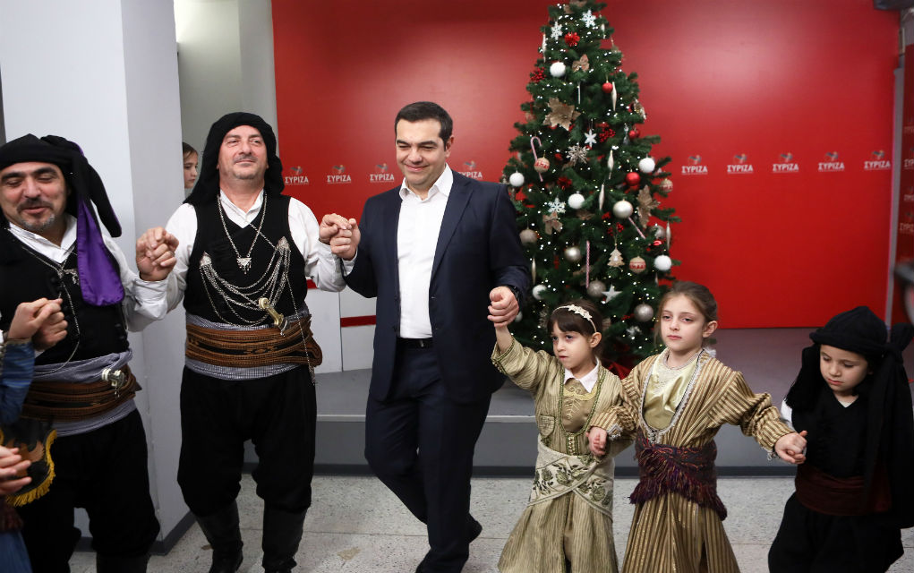 Ο χορός του Αλ. Τσίπρα, η υπόσχεση και η μαντινάδα (vd & pics)