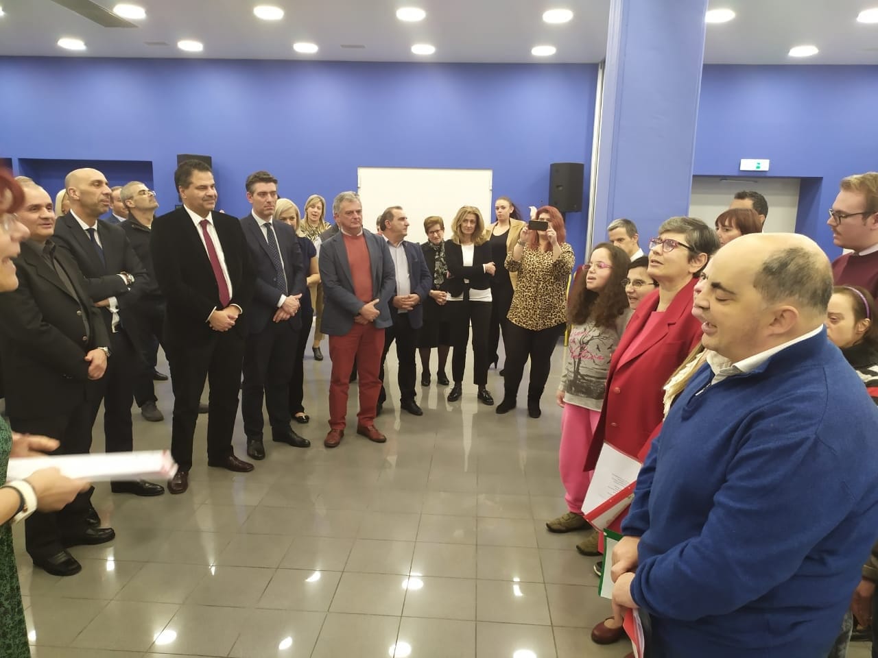 Χριστουγεννιάτικα κάλαντα στα κεντρικά γραφεία της Νέας Δημοκρατίας