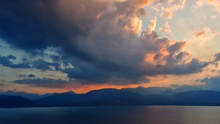 Συννεφιασμένος ο καιρός σήμερα, Κυριακή