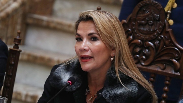 Βολιβία: Η μεταβατική κυβέρνηση της Τζ. Άνιες καταργεί τις βίζες για τους πολίτες των ΗΠΑ και του Ισραήλ
