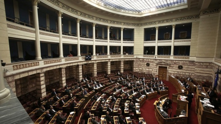 Boυλή: Νομοθετικές παρεμβάσεις για επείγοντα ζητήματα των ΑΠΕ