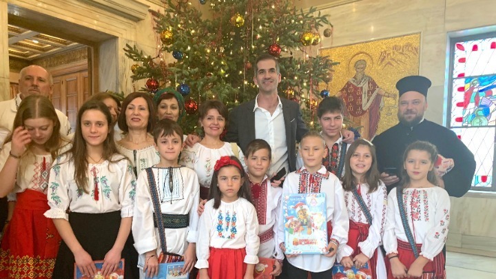 Χορωδίες είπαν τα κάλαντα στον δήμαρχο Αθηναίων Κ. Μπακογιάννη