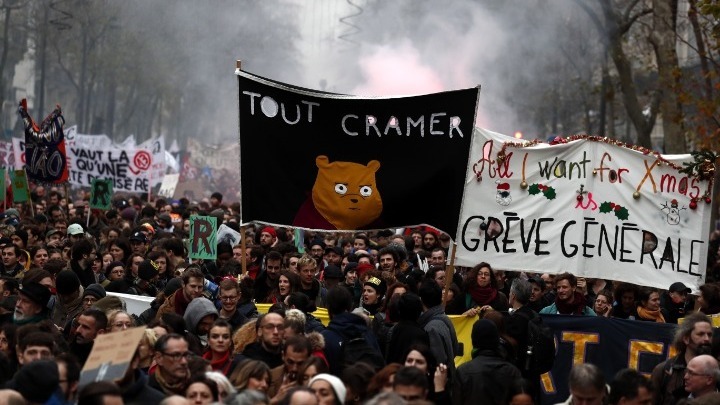 Δακρυγόνα, βία και βόμβες μολότοφ στο Παρίσι