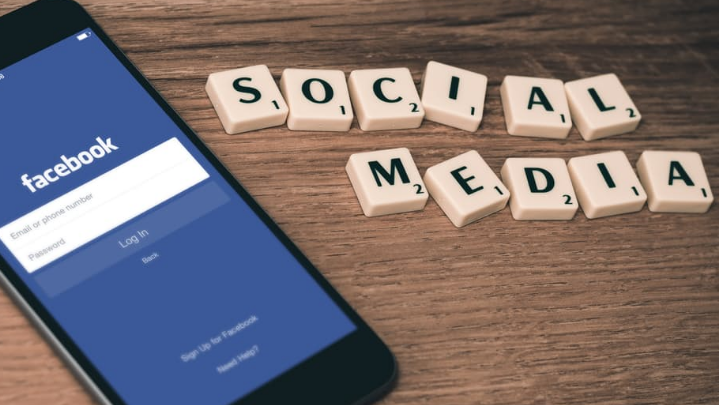 Εφτά στα δέκα παιδιά κάνουν χρήση των social media σε μη επιτρεπτή ηλικία