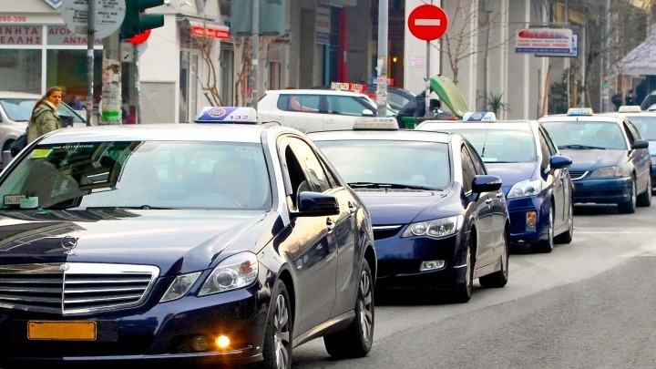 Ελεύθερη πρόσβαση στις λεωφορειογραμμές για όλο το 24ωρο ζητούν οι οδηγοί ταξί