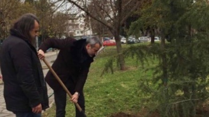 Έναν κέδρο φύτεψε συμβολικά για το 2020 ο δήμαρχος Κ.Ζέρβας