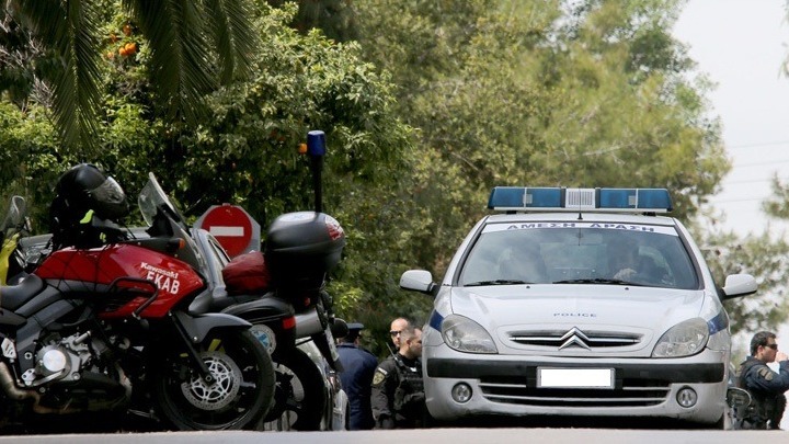 Κινηματογραφική καταδίωξη στη Θεσσαλονίκη: Οδηγός αυτοκινήτου εμβόλισε περιπολικό