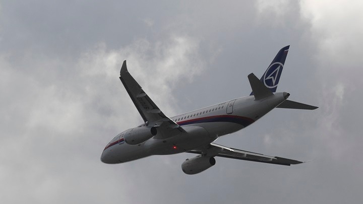 Επιβατικό αεροσκάφος Superjet βγήκε από τον διάδρομο στο αεροδρόμιο Σερεμέτιεβα της Μόσχας