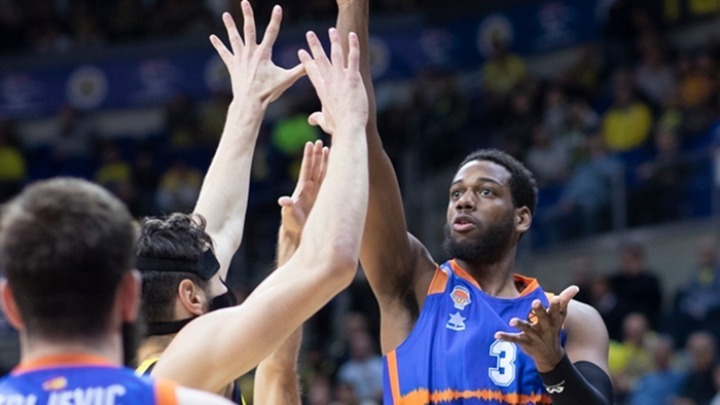 Euroleague: «Επιθετικό φάουλ από τον Λόιντ στο νικητήριο καλάθι της Βαλένθια»