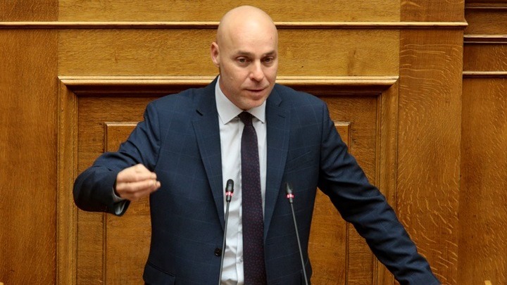 Γ. Αμυράς: Στο επίκεντρο η μεσαία τάξη ως κόρη οφθαλμού