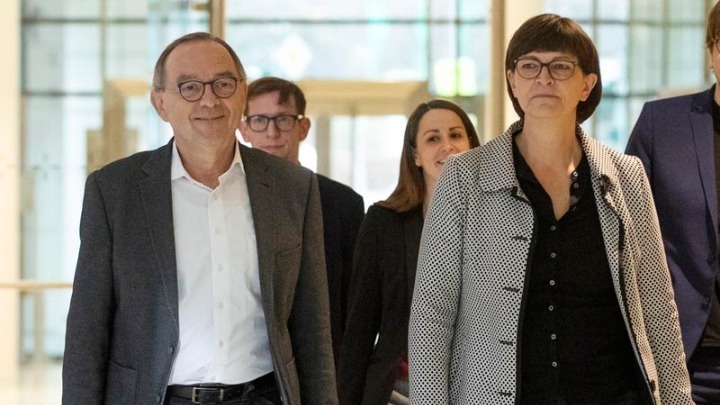 Γερμανία: Σε «καλή ατμόσφαιρα» η 1η σύσκεψη της κυβερνητικής επιτροπής με τη νέα ηγεσία του SPD