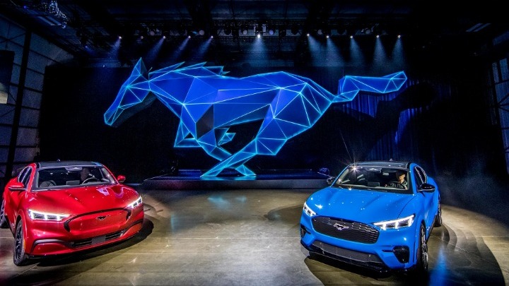 Η Ford παρουσίασε για πρώτη φορά στο ευρύ κοινό την αμιγώς ηλεκτροκίνητη Mustang Mach-E