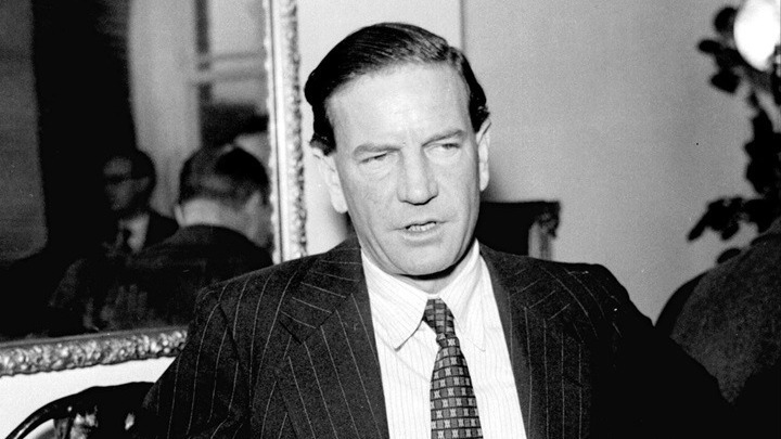 Η Ρωσία τίμησε δύο κατασκόπους της «ομάδας των πέντε του Κέιμπριτζ»