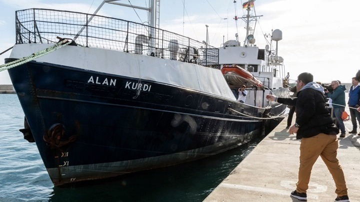 Ιταλία: Πάνω από 120 μετανάστες που διέσωσαν πλοία ΜΚΟ θα αποβιβαστούν στη Σικελία