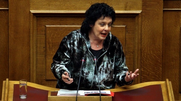 Λιάνα Κανέλλη: «Οι μετανάστες δεν περνάνε, οι μάσκες όμως, τα συμφέροντα και τα όπλα περνάνε»