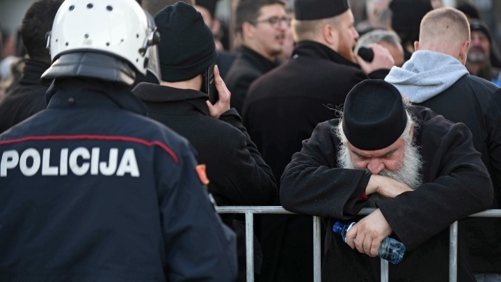 Μαυροβούνιο:Επεισόδια στο κοινοβούλιο για τον νόμο για την περιουσία της Σερβικής Ορθόδοξης Εκκλησίας