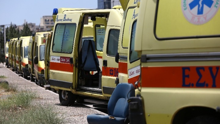 Νεκρός 63χρονος – Σε κρίσιμη κατάσταση η σύζυγός του πιθανότατα λόγω αναθυμιάσεων στο σπίτι τους στο Διόνυσο