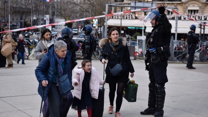 Παρίσι: Οι απεργίες διαταράσσουν το ρεβεγιόν των Χριστουγέννων
