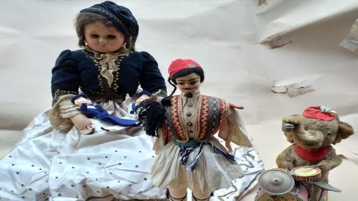 Παζάρι με vintage αντικείμενα από τους παλαιοπώλες της πόλης