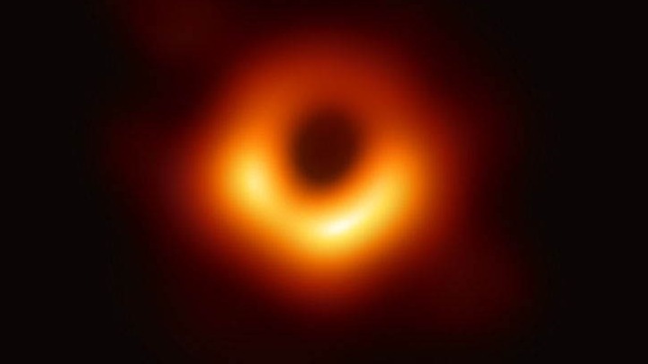 Περιοδικό Science: Η φωτογράφηση μιας μαύρης τρύπας το σημαντικότερο επιστημονικό επίτευγμα του 2019