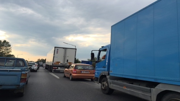 Συνθήκες κυκλοφοριακής συμφόρησης εξαιτίας πολλαπλής καραμπόλας στην Περιφερειακή Οδό