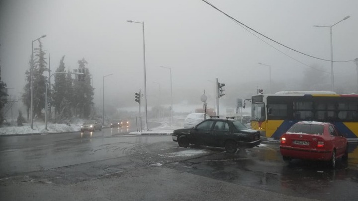 Έπεσαν τα πρώτα χιόνια στη Θεσσαλονίκη