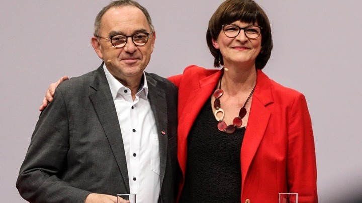 Τo Συνέδριο του SPD επιβεβαίωσε την εκλογή του Νόρμπερτ Βάλτερ-Μπόργιανς και της Σάσκια Έσκεν στην ηγεσία