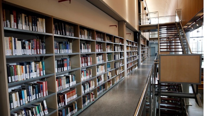 Ξενάγηση στη βιβλιοθήκη της Φιλοσοφικής Σχολής Αθηνών
