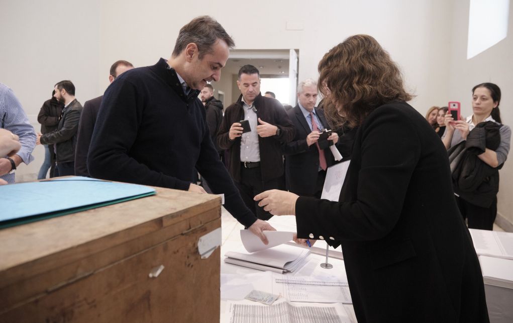 Ο Μητσοτάκης ψήφισε στις εκλογές του Οικονομικού Επιμελητηρίου Ελλάδας